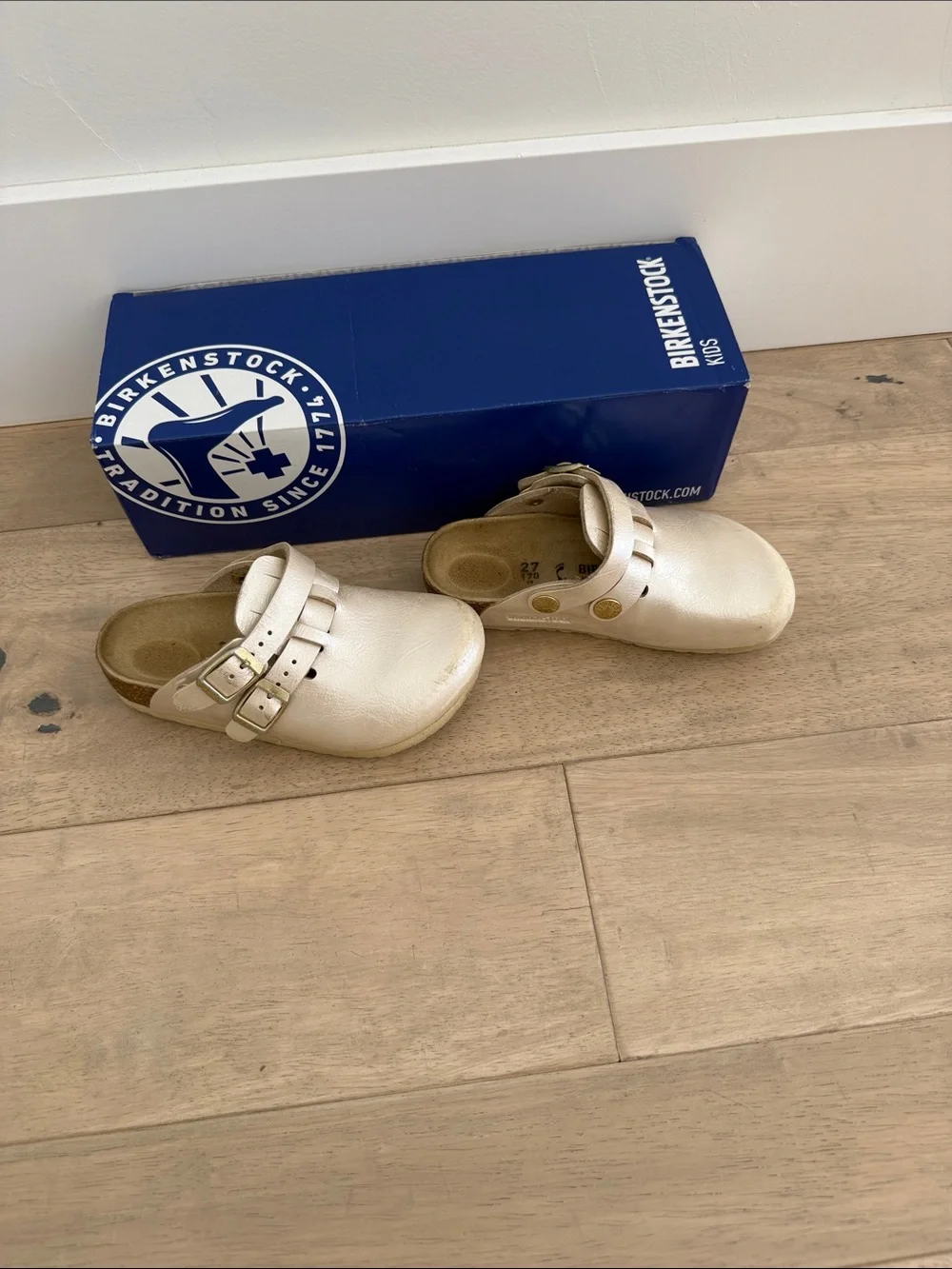 Birkenstock Kids Metallic Pearl Clogs - Pearl Cream - Kay kids size 27